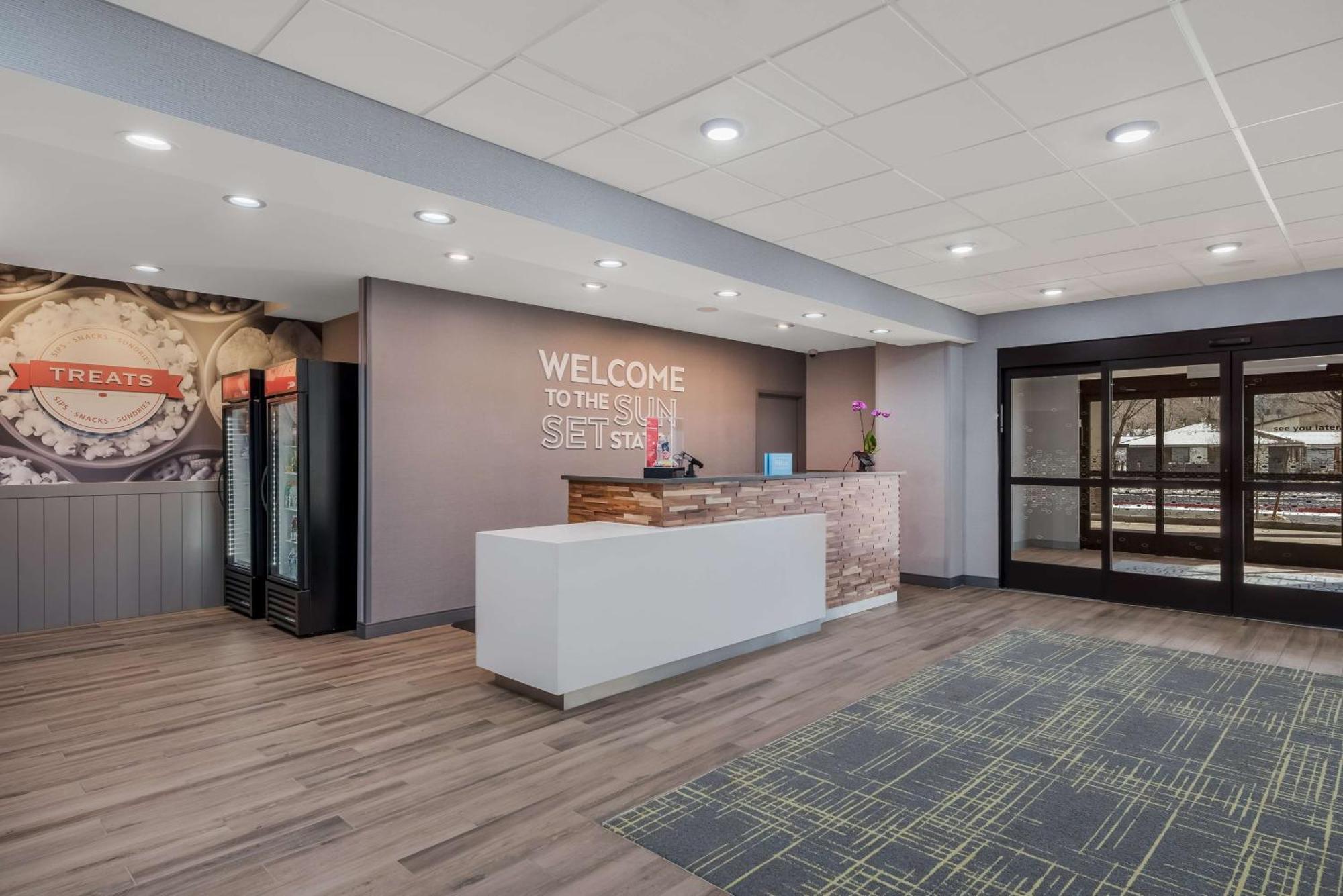 Hampton Inn By Hilton Williams Exterior photo